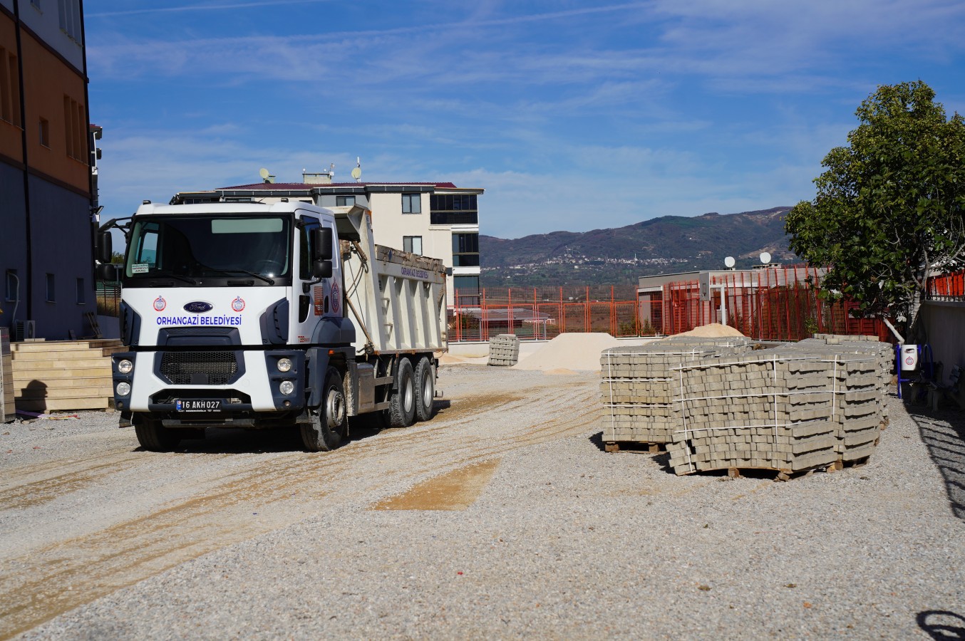 15 Temmuz Şehitler Anadolu Lisesi Bahçesi Pırıl Pırıl Oluyor