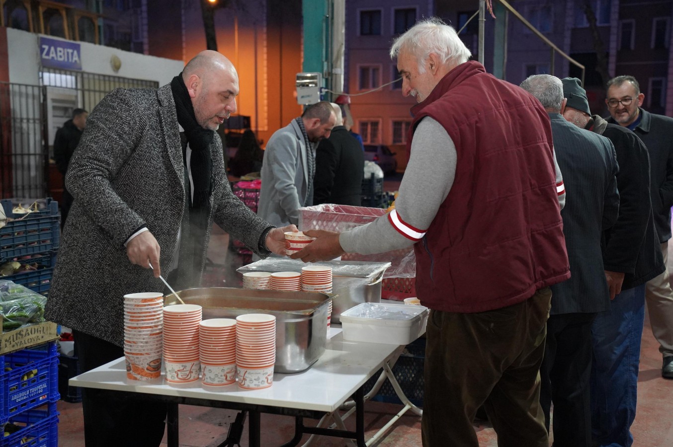 Perşembe Pazarında Sabahçı Çorbası