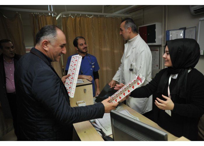 Belediye Başkanı Neşet Çağlayan, Yeni Yıla Görevleri Başında Giren Kamu Kurumu Personellerinin Yeni Yılını Kutladı 