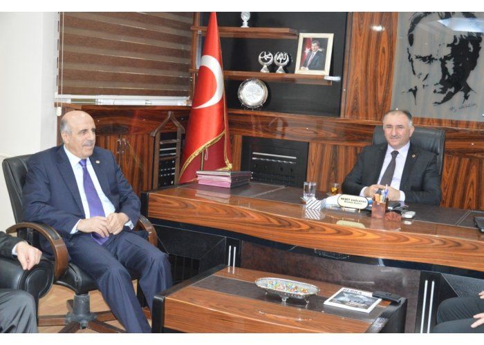 AK Parti Bursa Milletvekili Bedrettin Yıldırım, Belediye Başkanı Neşet Çağlayan’ı Makamında Ziyaret Etti 