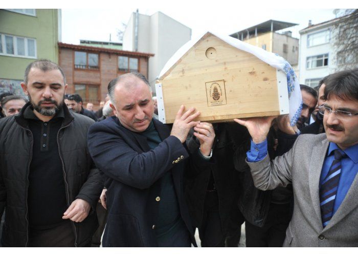 Belediye Başkanı Neşet Çağlayan'ın Annesini Binlerce İnsan Son Yolculuğuna Uğurladı 