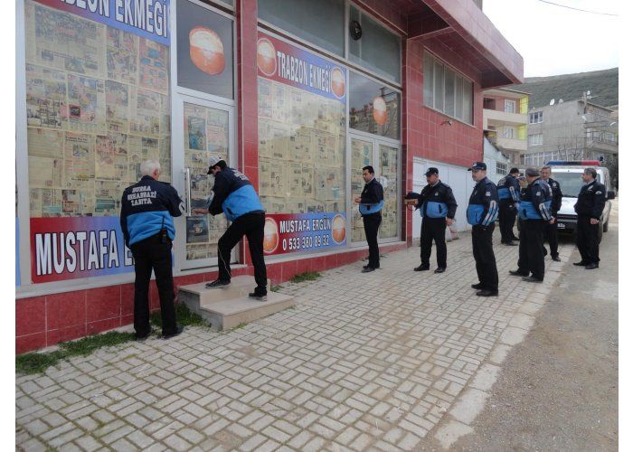 Zabıta Ekipleri Ruhsatsız ve Çalışma Şartlarına Uymayan Fırını Mühürledi 