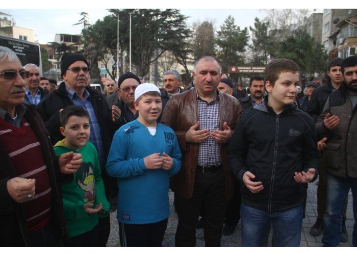 Belediye Başkanı Neşet Çağlayan, Umre Yolcularını Uğurladı 