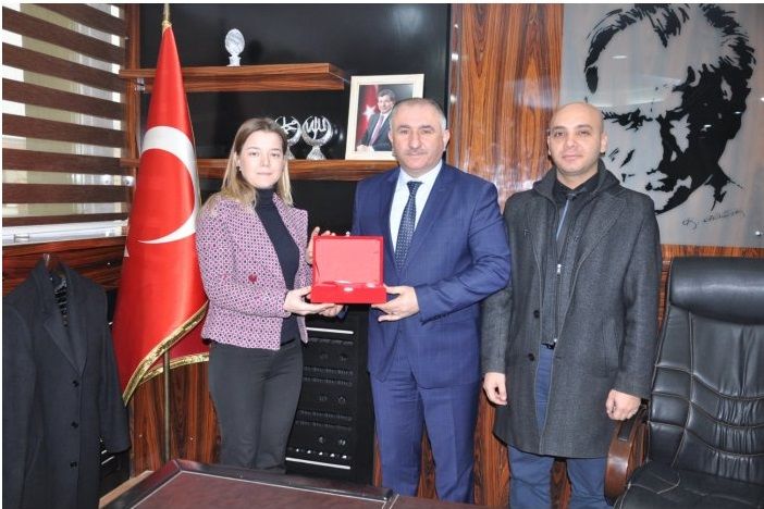 Bursa Kızılay Kan Merkezi yetkilileri Belediye Başkanı Neşet Çağlayan'ı Makamında Ziyaret Etti 