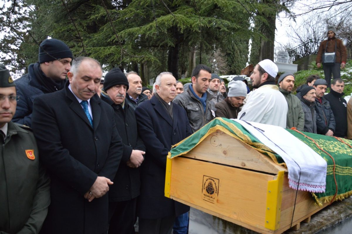Belediye Başkanı Neşet Çağlayan, Karsak Muhtarı Ergin Tayyar’ın Cenaze Törenine Katıldı 