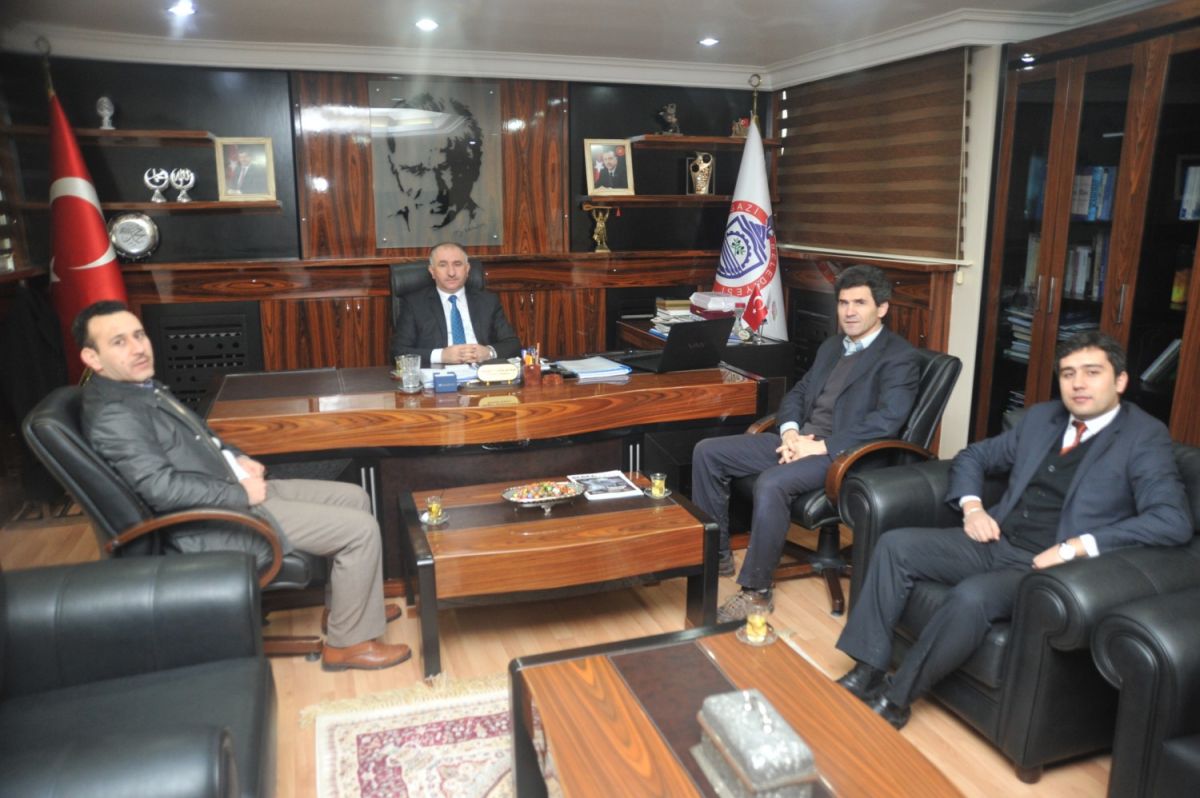 Kaymakamlık AB ve Dış İlişkiler Koordinasyon Merkezi Mensupları Bülent Aydın, Fatih Güngör ve Tamer Doğruer Belediye Başkanı Neşet Çağlayan’ı Makamında Ziyaret Etti 