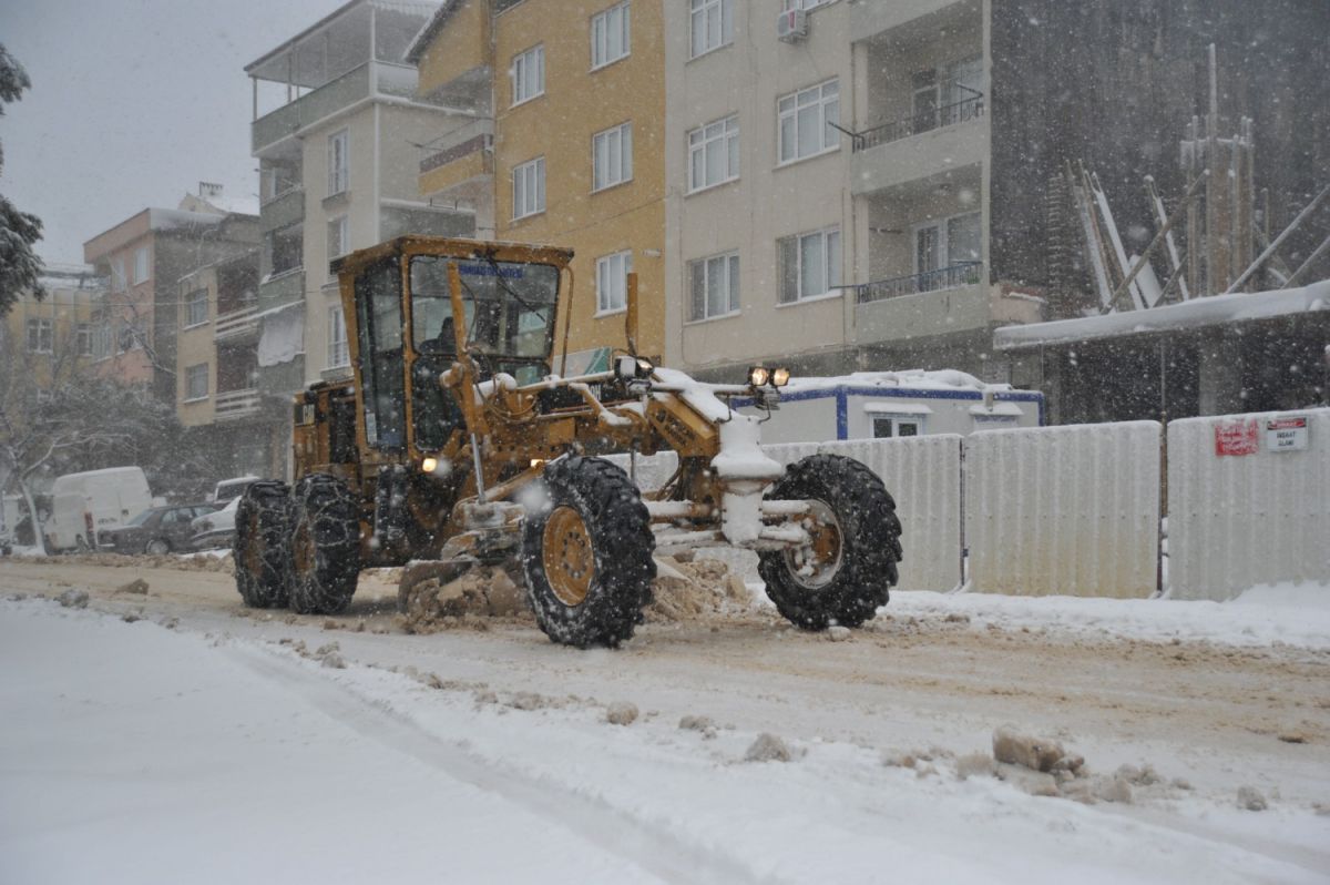Kar Temizleme Çalışmaları Aralıksız Sürüyor 