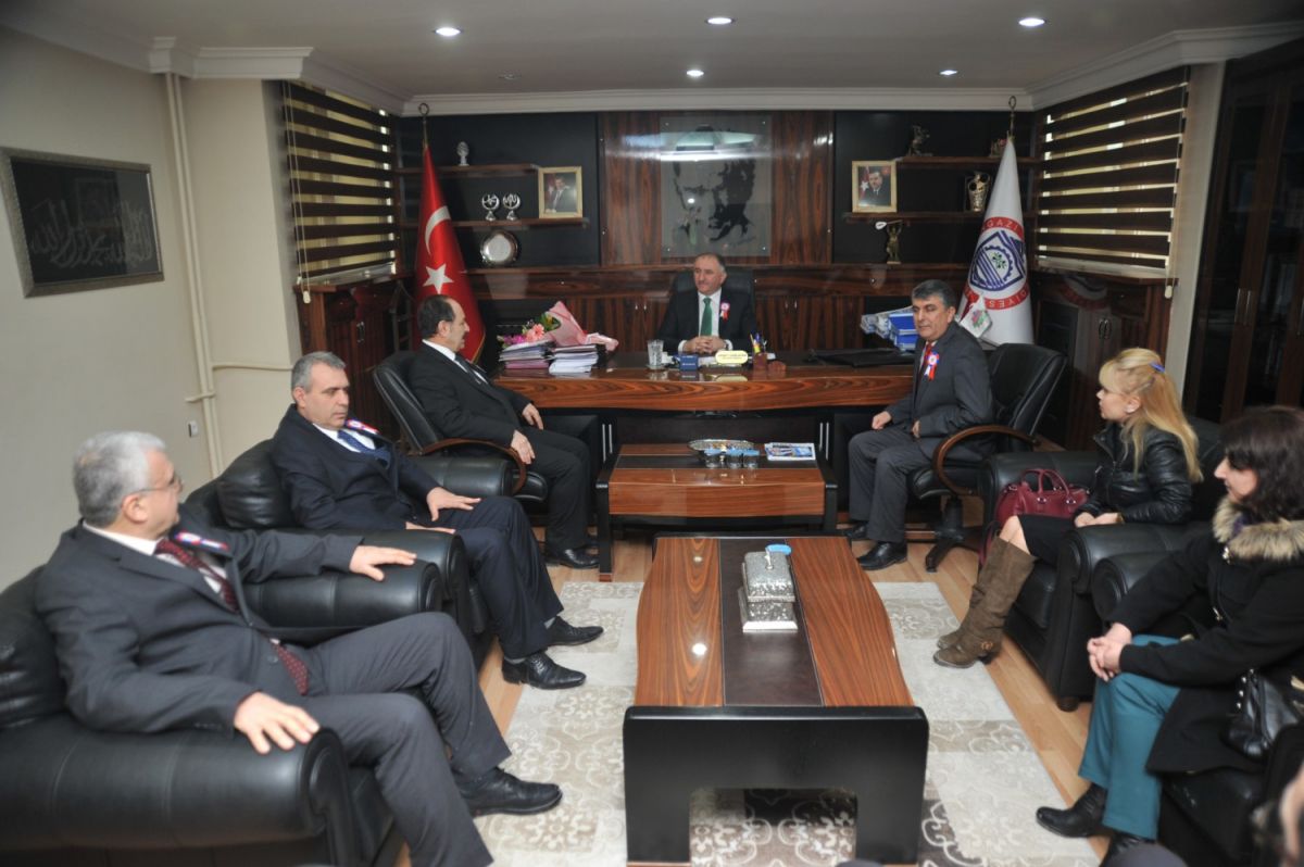 Vergi Haftası Nedeniyle Orhangazi Vergi Dairesi Müdürü İsrafil Sezgin Belediye Başkanı Neşet Çağlayan’ı Makamında Ziyaret Etti 