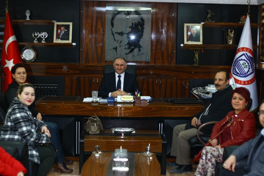 Orhangazi Belediye Başkanı Neşet Çağlayan Atatürk İlk ve Ortaöğretim Okulu Müdürü Kenan İslam ve Okul Aile Birliği Başkanı Aslı Demirel’i Makamında Kabul Etti 