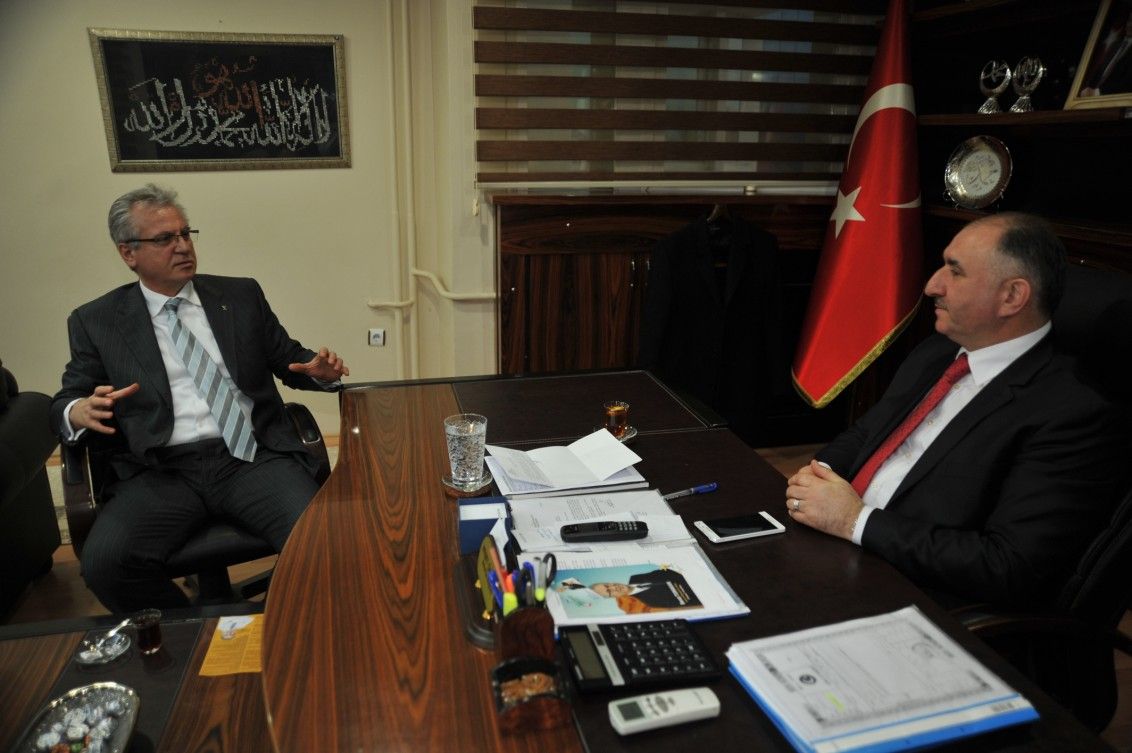 Belediye Başkanı Neşet Çağlayan, AK Parti Bursa Milletvekili Aday Adayı Berat Tunakan’ı Makamında Ağırladı 