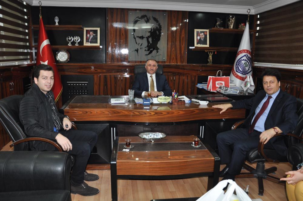 Belediye Başkanı Neşet Çağlayan'ı, Yalova İl Kültür Müdürü Şeref Tali ve Beraberindeki Kültür Müdürlüğü Şube Müdürleri Makamında Ziyaret Etti 