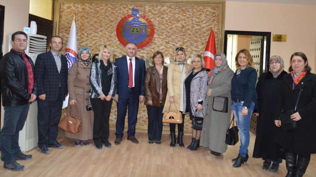 Belediye Başkanı Neşet Çağlayan, Kent Konseyi Kadın Meclisi Yürütme Kurulu Üyelerini Makamında Ağırladı 