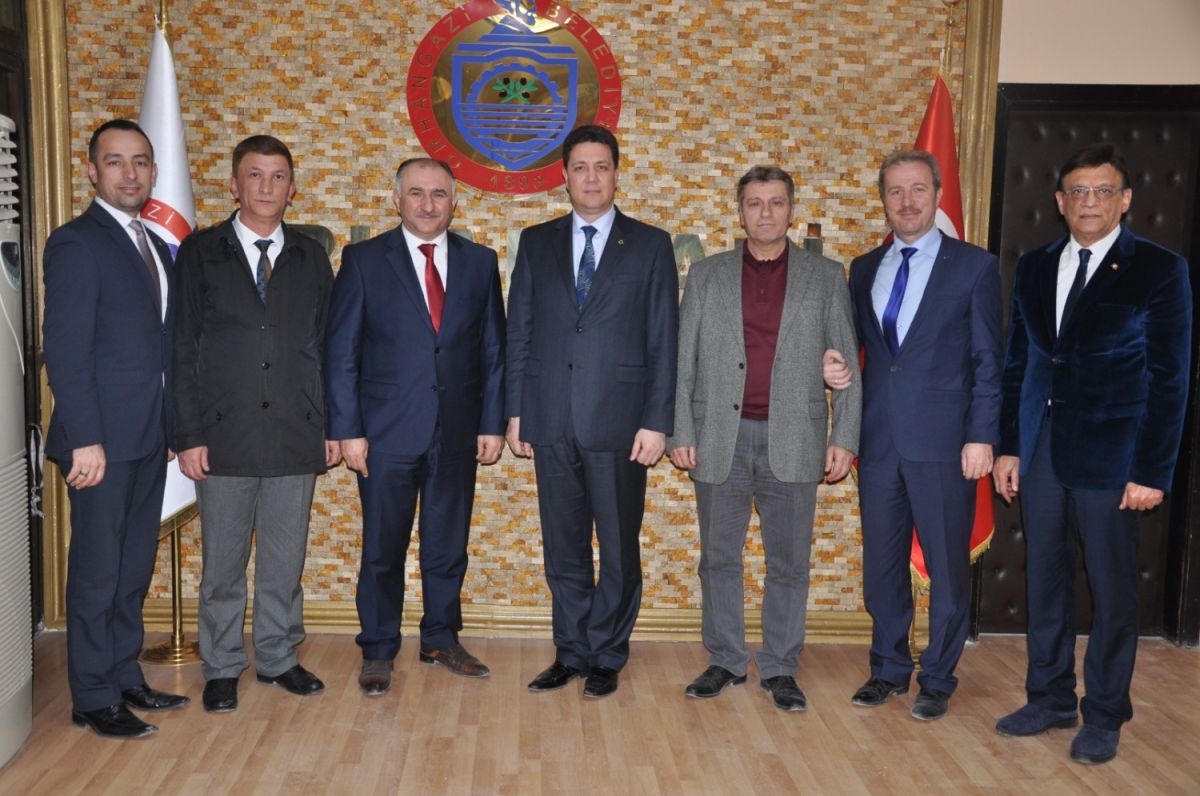 Belediye Başkanı Neşet Çağlayan, AK Parti Bursa Milletvekili Aday Adayı Olan RUMELİFED Başkanı Selim Yedikardeş’i Makamında Ağırladı 