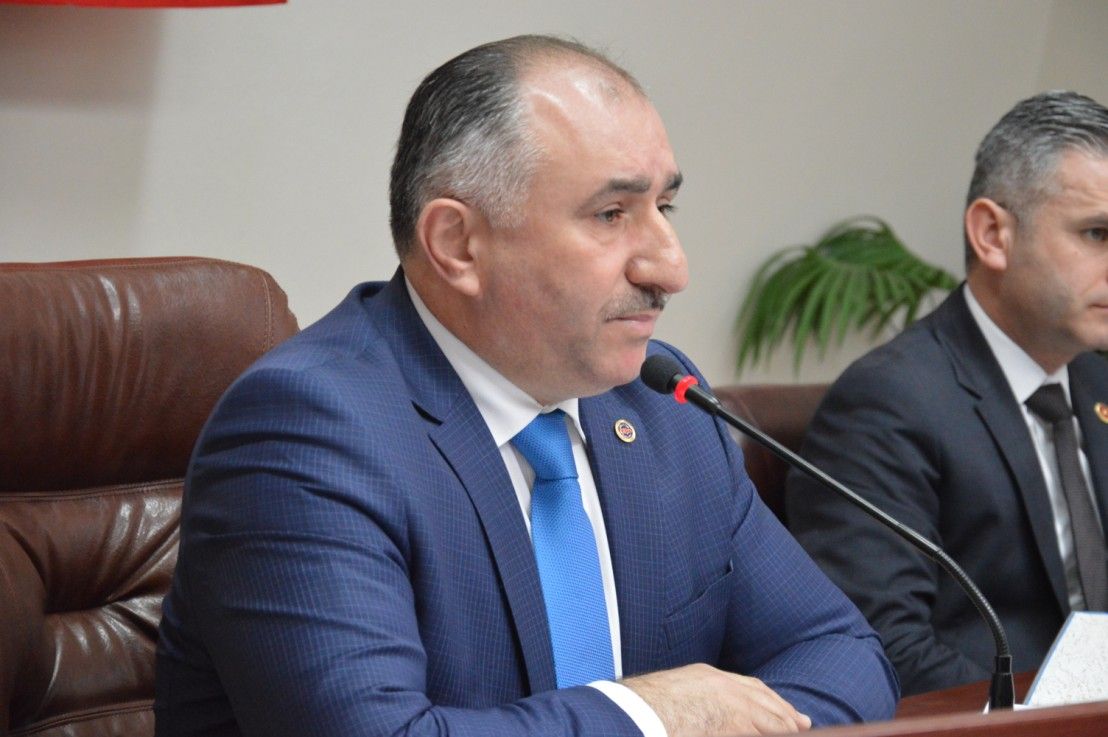 Belediye Başkanı Neşet Çağlayan, Meclis Toplantısında Belediye’nin Mali Durumuyla İlgili Açıklamalarda Bulundu 