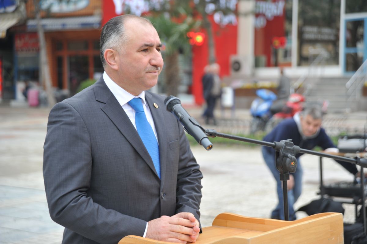 Orhangazi Belediyesi, 8 Mart Dünya Kadınlar Günü Nedeniyle Dün Sabah Cumhuriyet Meydanında bir Program Düzenledi 