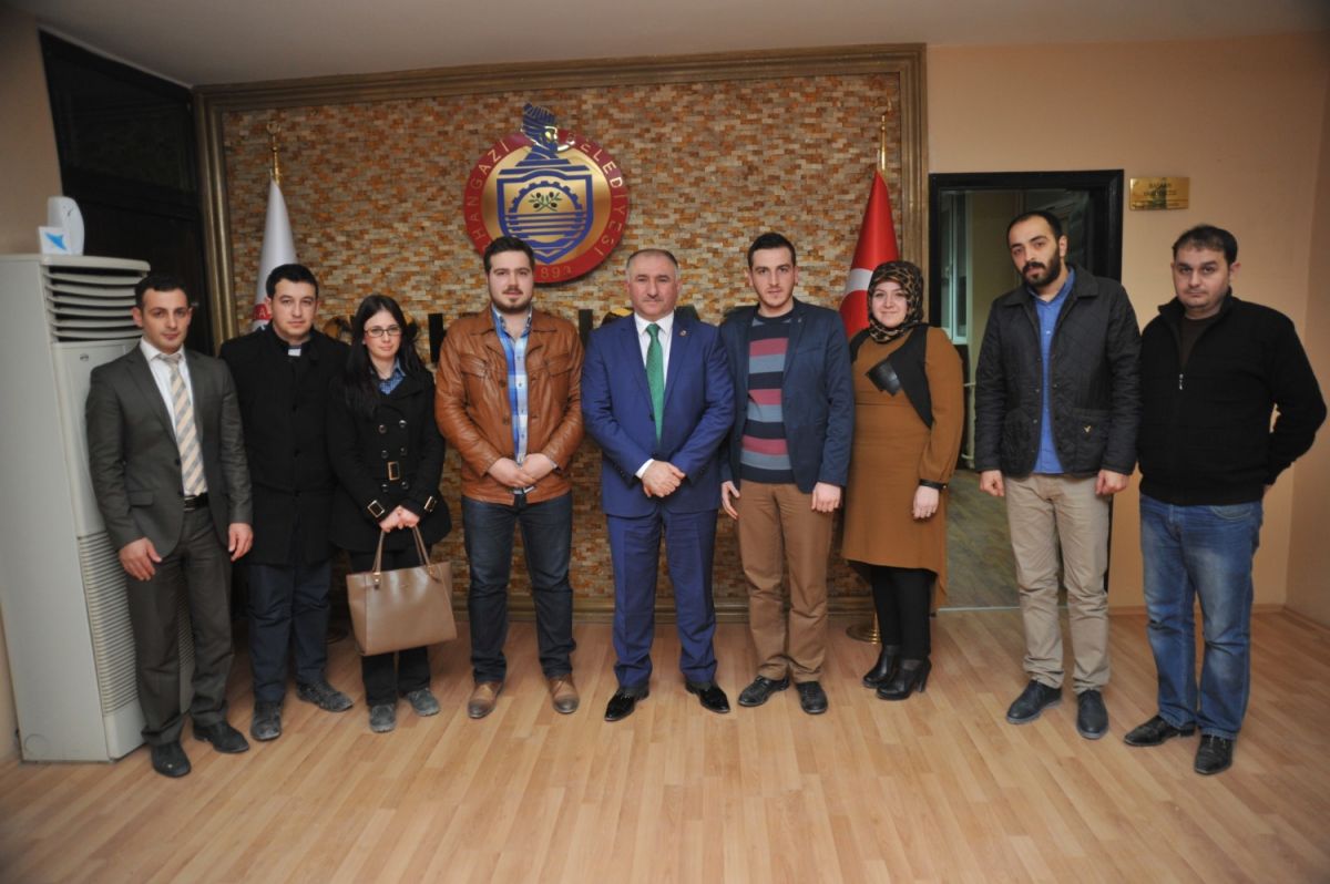 Belediye Başkanı Neşet Çağlayan, Orhangazi’de Bazı Siyasi Partilerin Gençlik Kolları Başkanları ve Yöneticilerini Makamında Ağırladı 