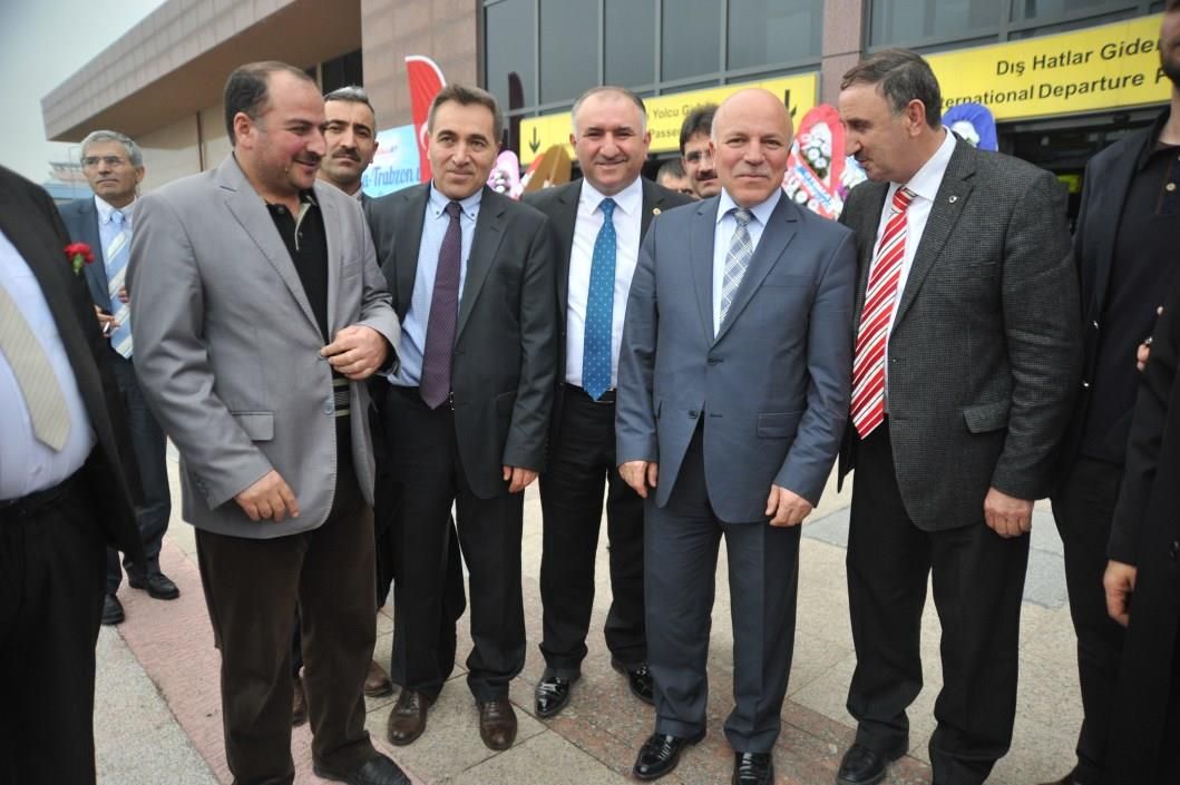 BAŞKANIMIZ YENİŞEHİR HAVAALANINDA BAŞLAYAN YENİ UÇUŞLARIN TÖRENİNE KATILDI 