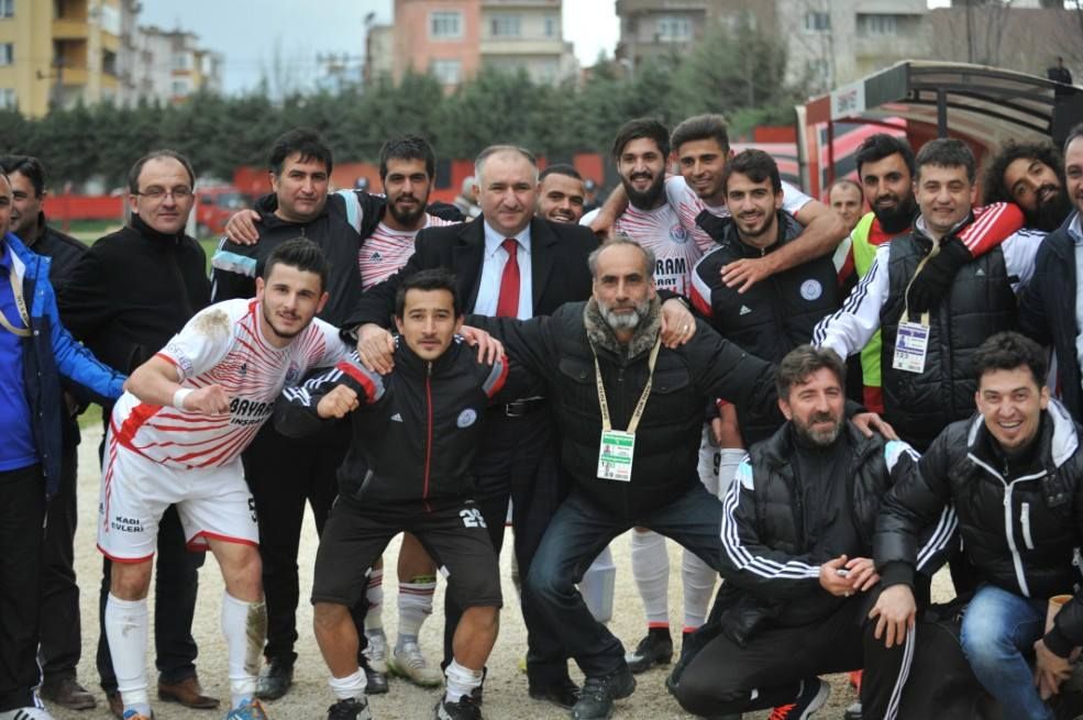 FUTBOLCULAR GALİBİYETİ BAŞKAN ÇAĞLAYAN'LA KUTLADILAR 