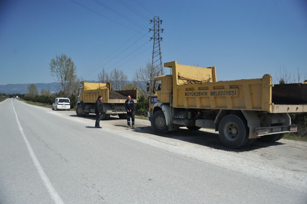 GÖL YOLUNDA ÇUKURLAR ONARILDI 