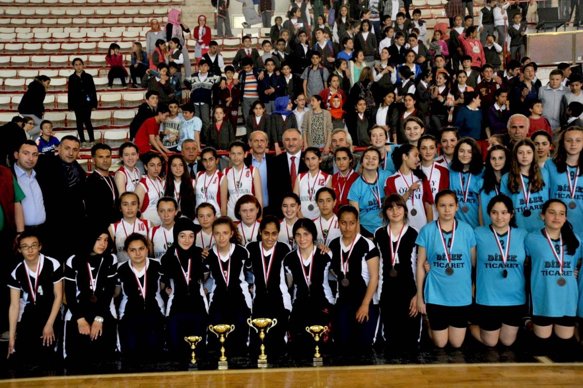 Kupa Töreninden Renkli Kareler 