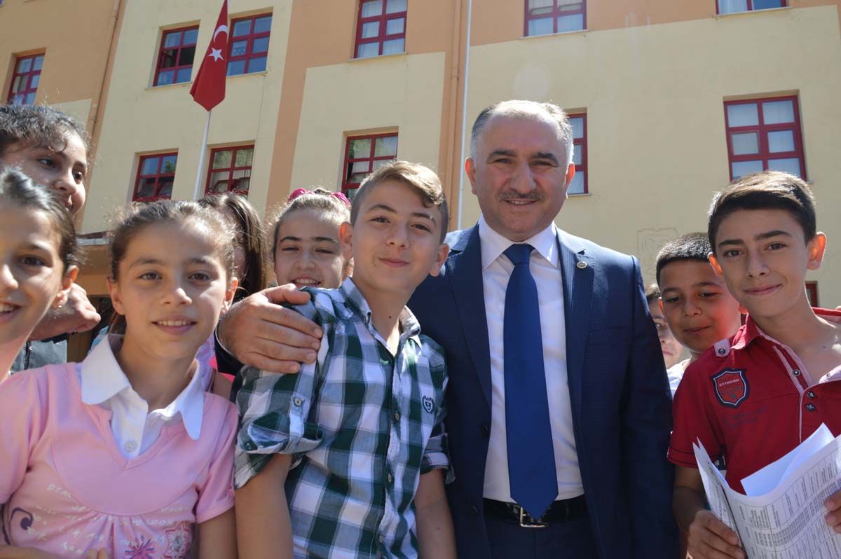 BAŞKANDAN ÇOCUKLARA 23 NİSAN HEDİYESİ 