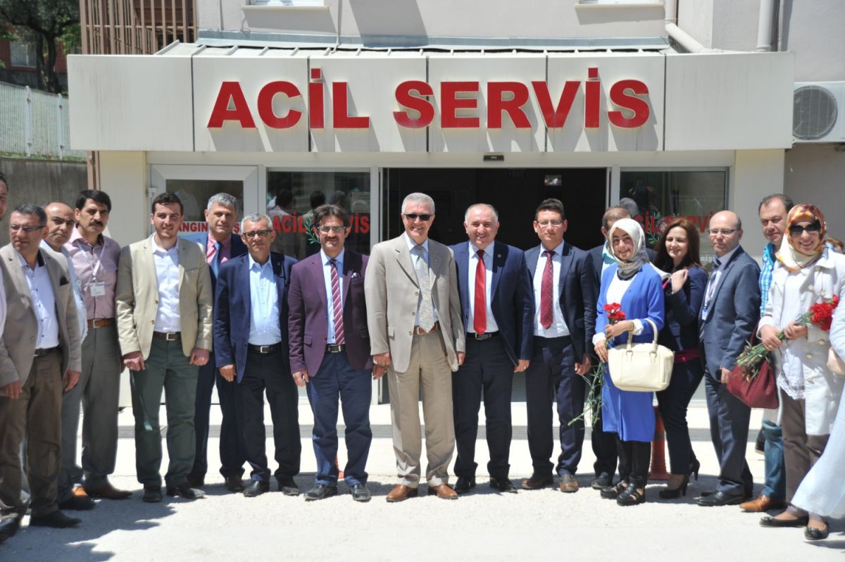 BAŞKAN ÇAĞLAYAN HEMŞİRELERİ GÜNÜNÜ KUTLADI 