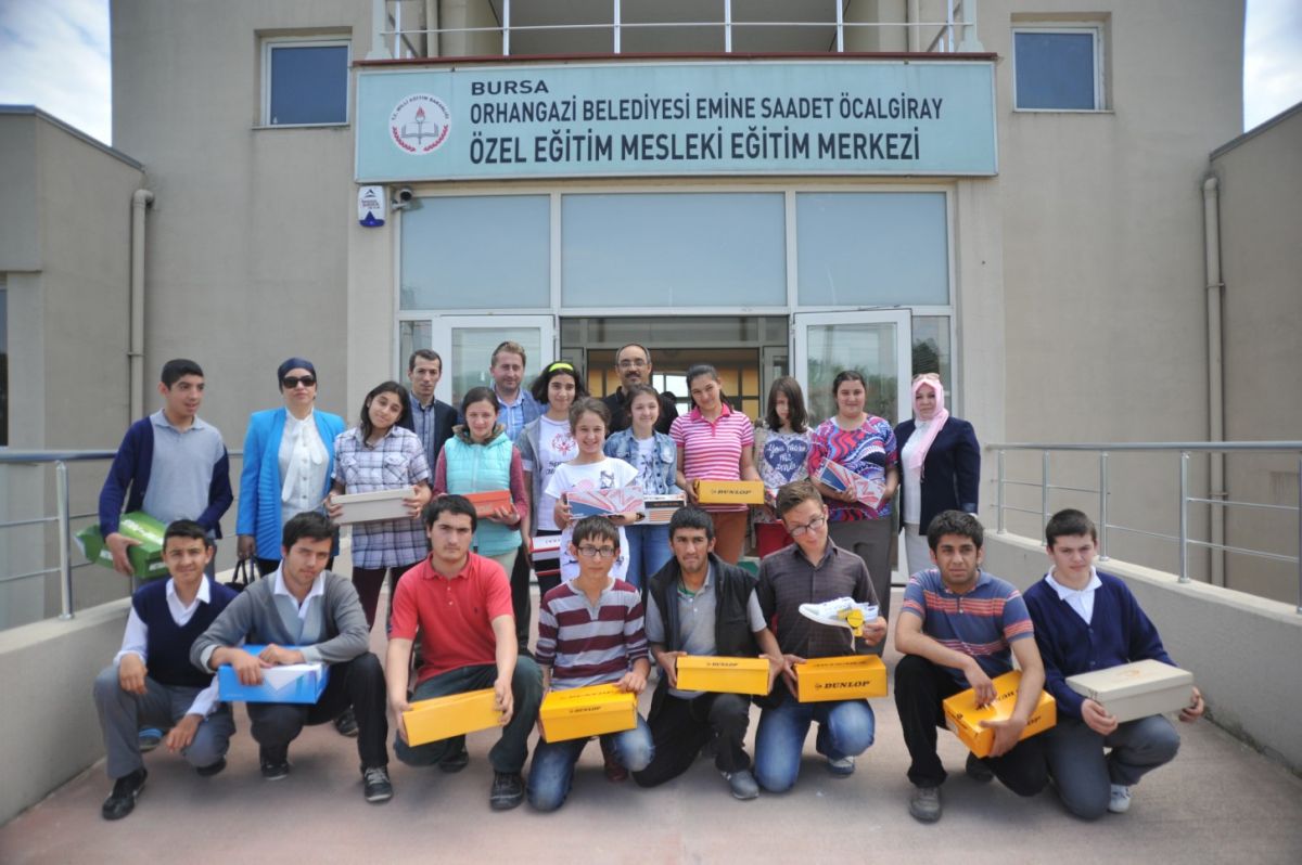 SEVGİ DERNEĞİNDEN ÖGRENCİLERE HEDİYE 