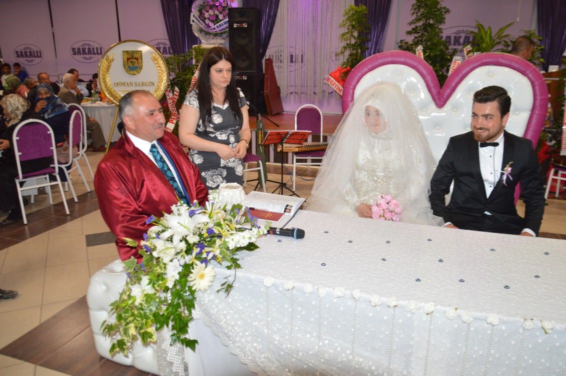 BAŞKAN ÇAĞLAYAN KIZININ NİKAHINI KIYDI 