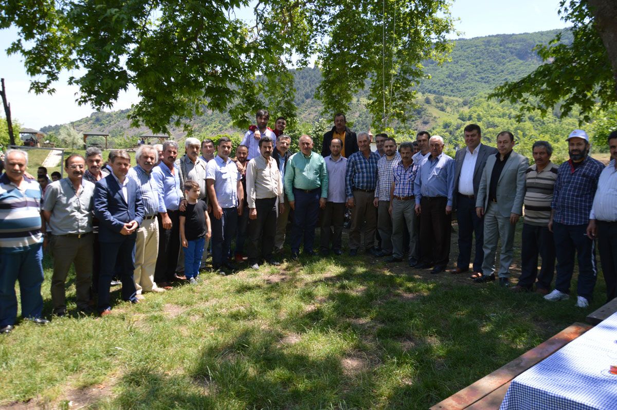 BAŞKAN PİKNİKÇİLERİ ZİYARET ETTİ 