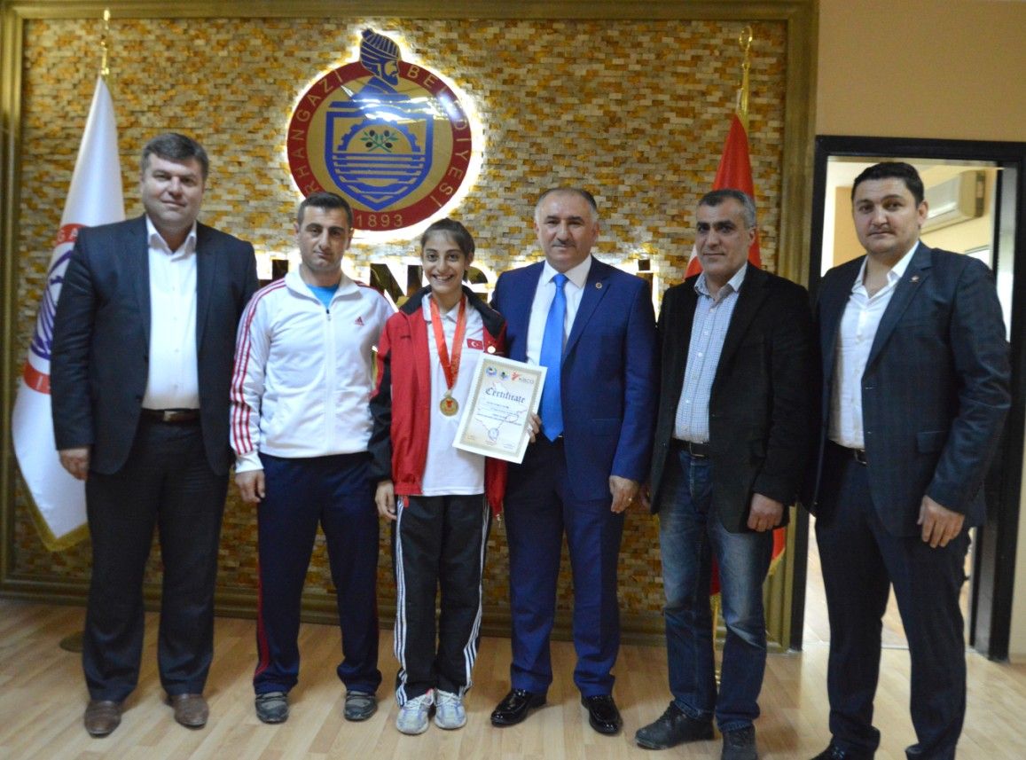 BAŞKAN ŞAMPİYONU AĞIRLADI 