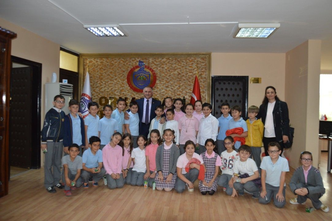 ATATÜRK İLKOKULU ÖĞRENCİLERİ BAŞKANI ZİYARET ETTİ 