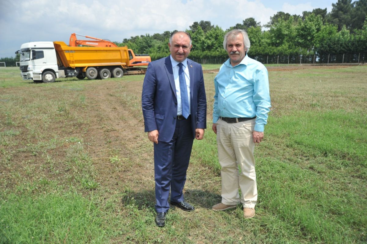 İKİNCİ SUNİ ÇİM SAHA İNŞAATI BAŞLADI 