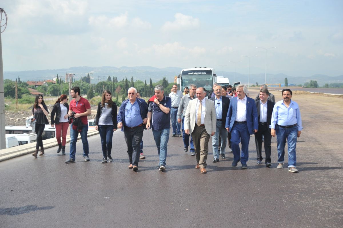 BAŞKAN EKİBİ İLE OTOYOL VE KÖPRÜ ÇALIŞMALARINI İNCELEDİ 