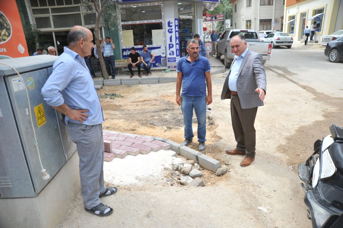 BAŞKAN ÇAĞLAYAN PARKE VE ASFALT ÇALIŞMALARINI İNCELEDİ 