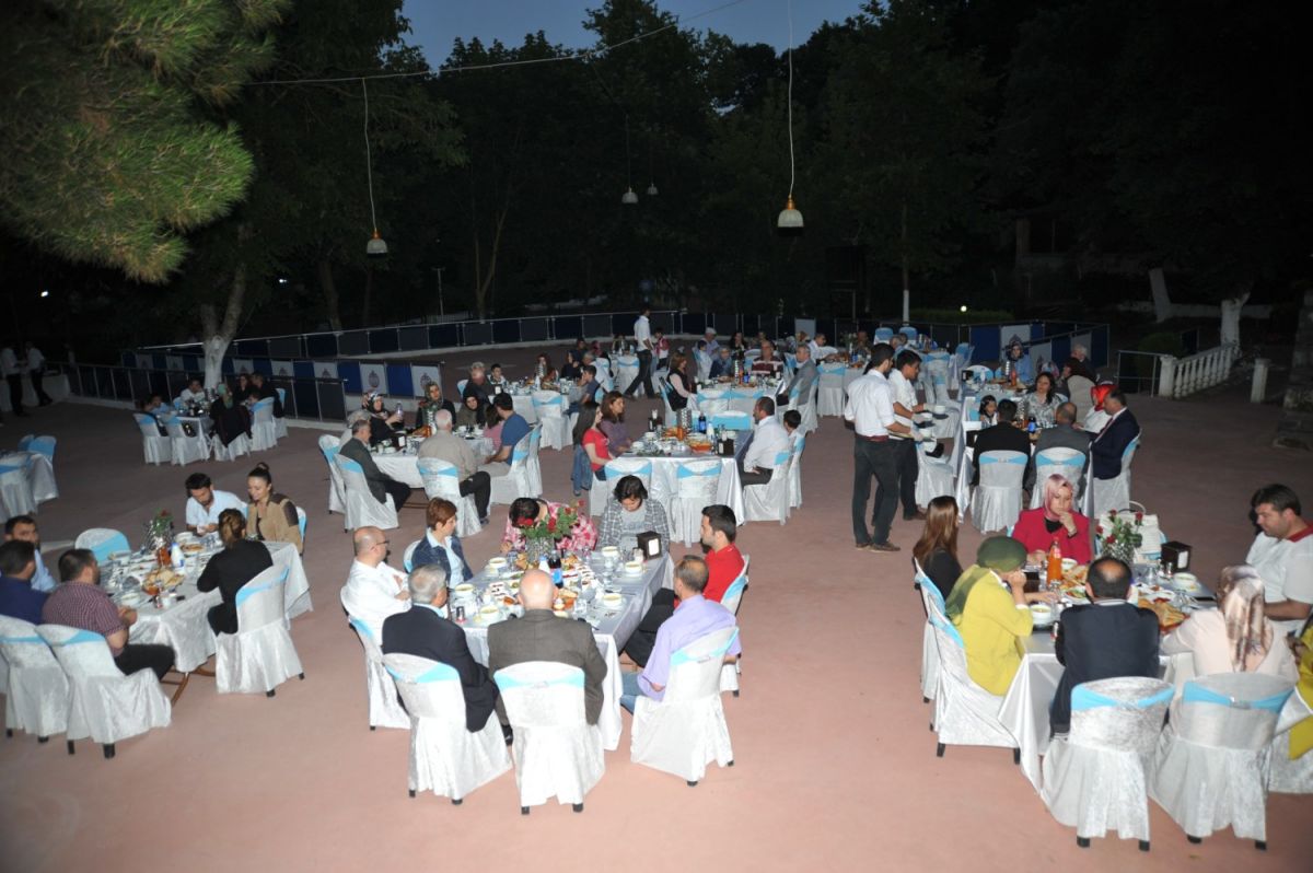 ŞEHİT VE GAZİ AİLELERİNE İFTAR YEMEĞİ DÜZENLENDİ 