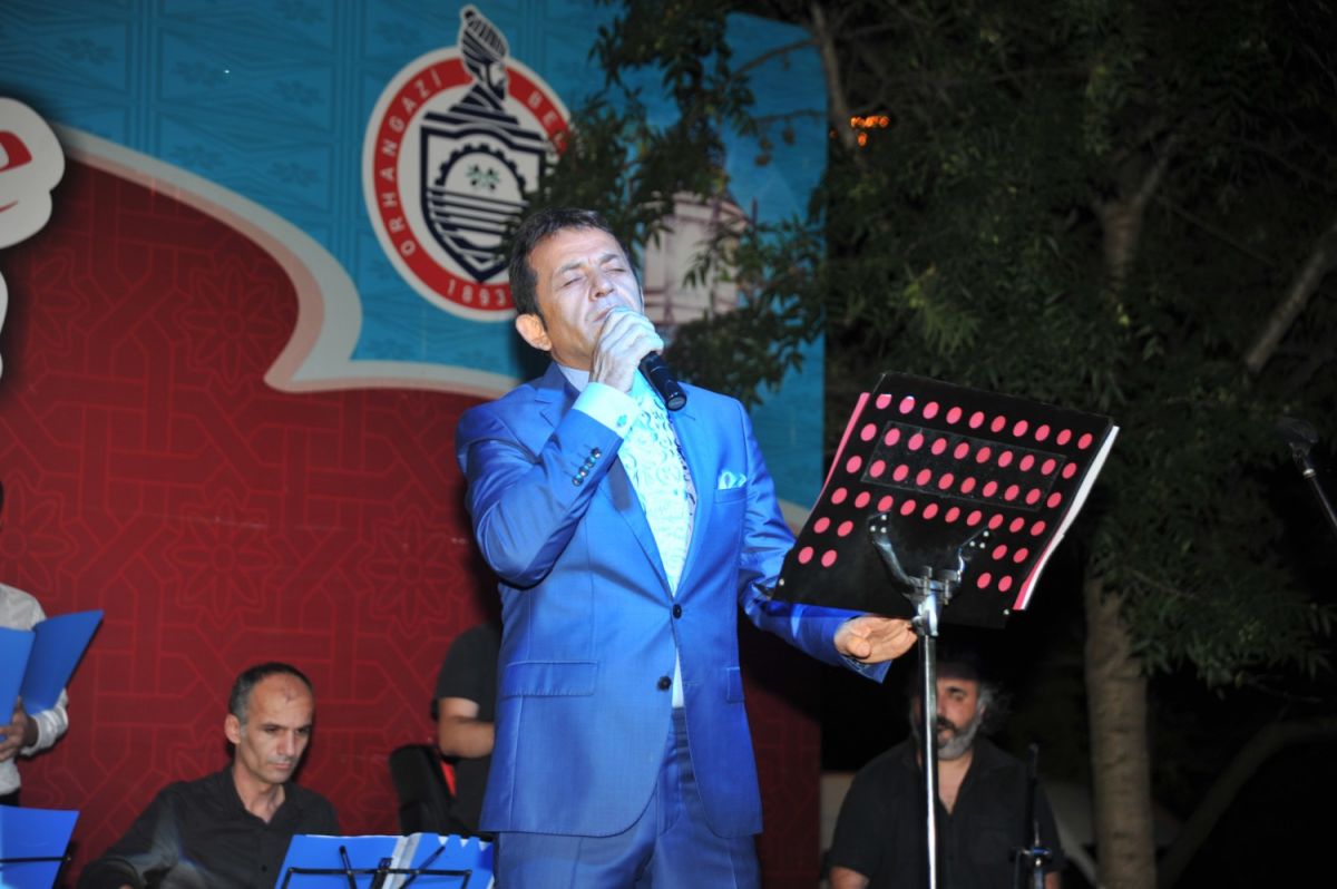 RAMAZAN SOKAĞINDA TASAVVUF VE SEMA GÖSTERİSİ BÜYÜLEDİ 