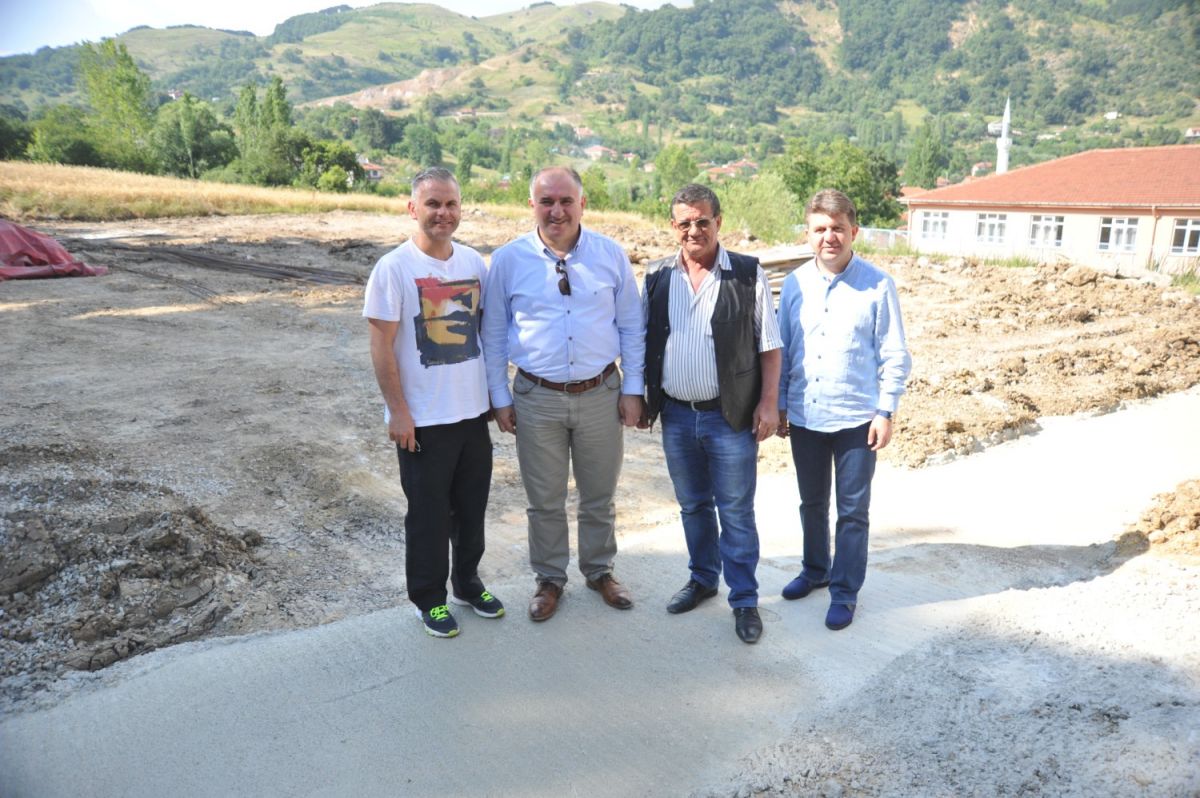 ORTAKÖYDE HALI SAHA İNŞAATI BAŞLATILDI 