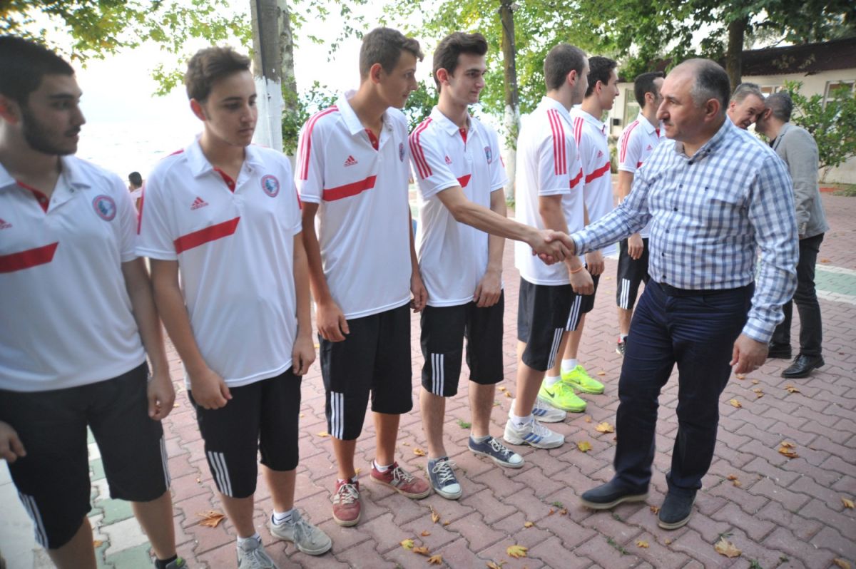 BAŞKAN BASKETBOL TAKIMI İLE İFTARDA BİR ARAYA GELDİ 