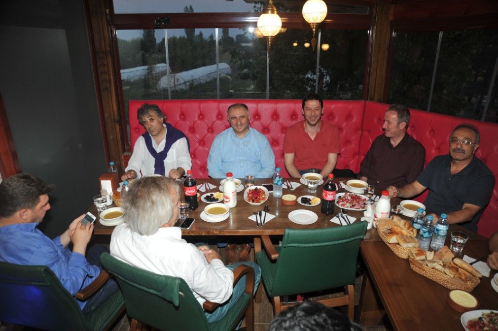 BAŞKAN ÇAĞLAYAN İFTARDA BASIN MENSUPLARINI AGIRLADI 