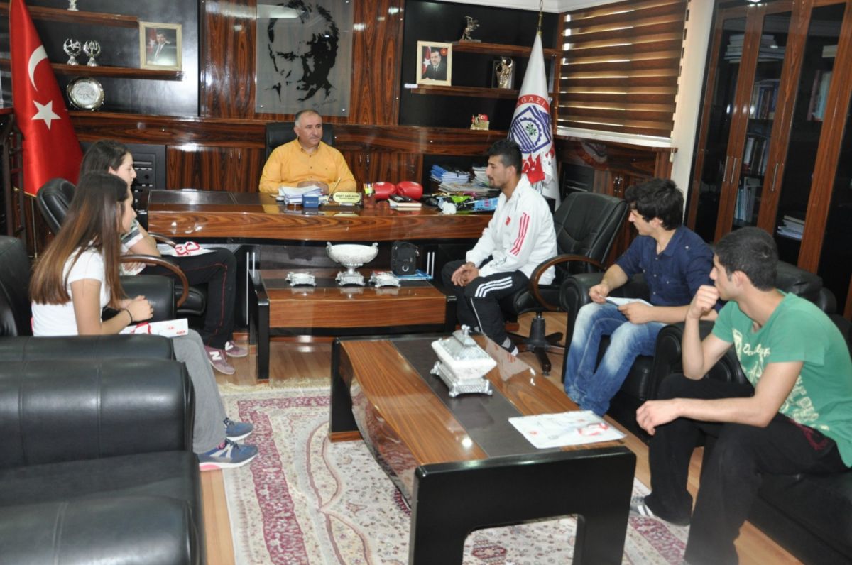 KİCK BOKSÇULARDAN BAŞKANA ZİYARET 