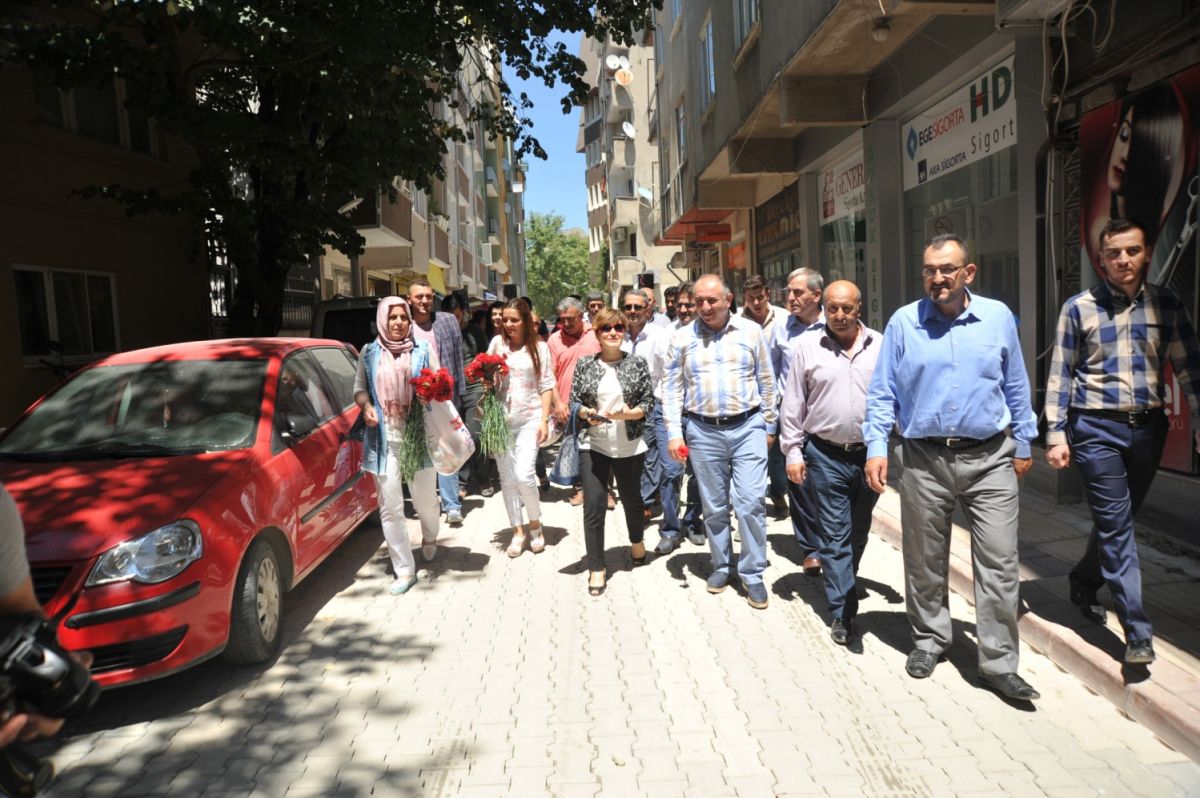 BAŞKAN ESNAFLA BAYRAMLAŞTI 