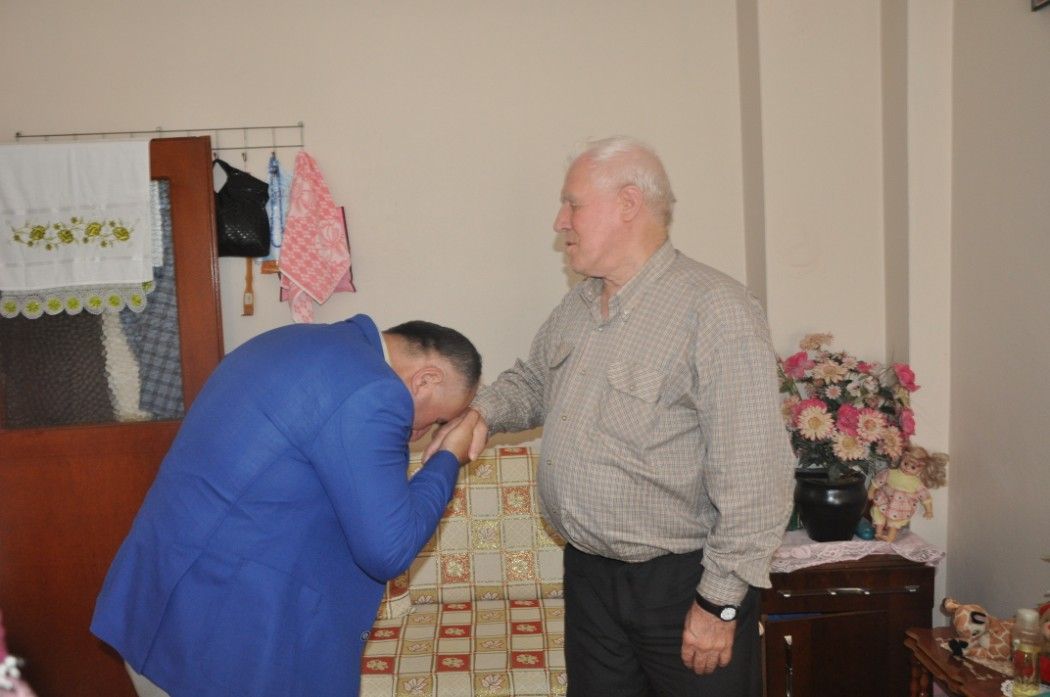 BAŞKAN ŞEHİT AİLELERİN ZİYARET ETTİ 