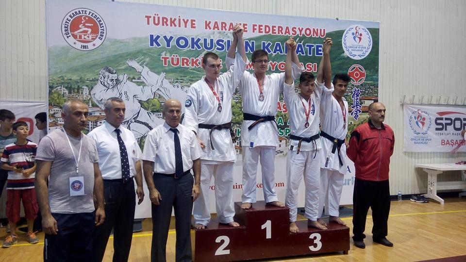 BELEDİYESPORLU KARATECİLERİN GURURU 