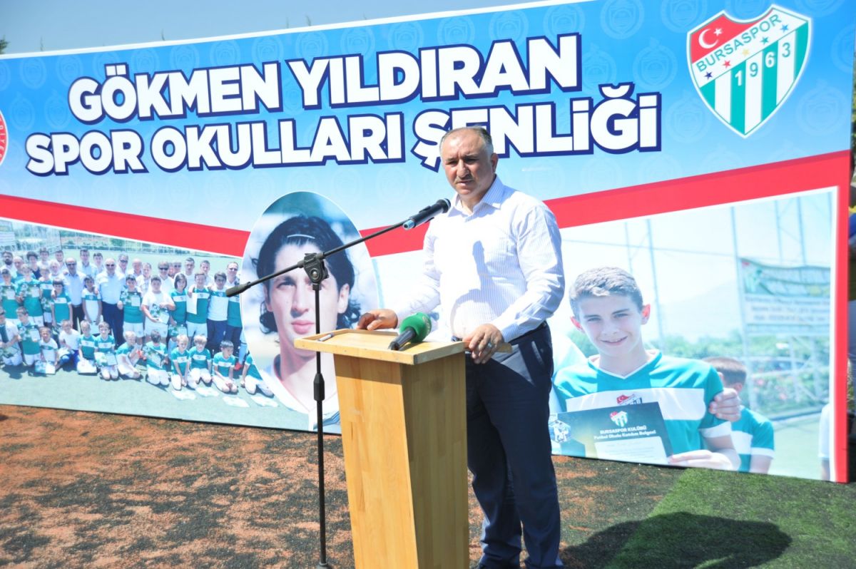 BURSASPOR FUTBOL OKULLARI ŞENLİĞİ ÇOŞKUYLA BAŞLADI 