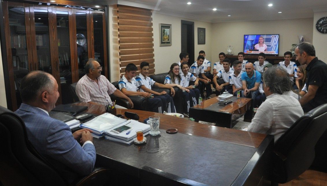 HALKOYUNLARI EKİBİ BAŞKANA TEŞEKKÜR ZİYARETİ 