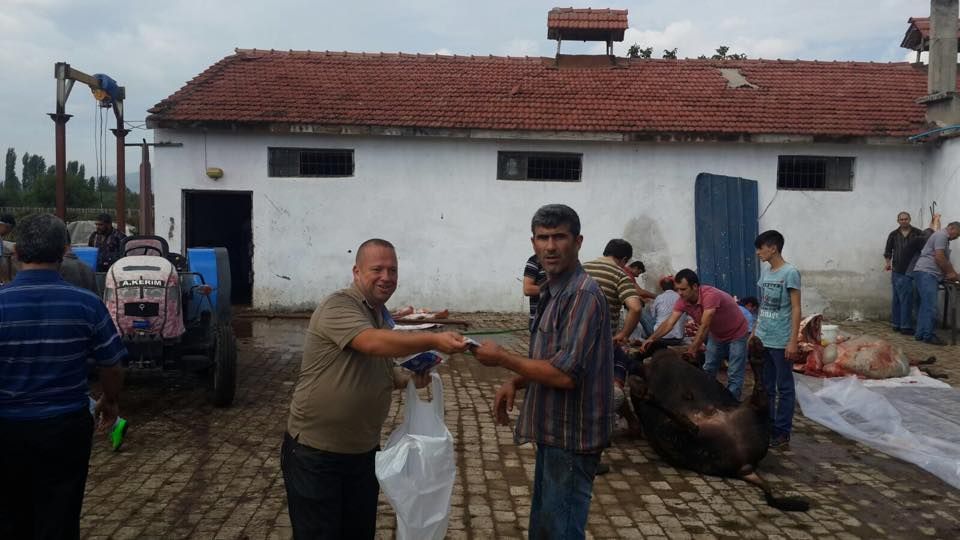 BELEDİYEDEN BIÇAK POŞET VE ELDİVEN DAGITIMI YAPILDI 