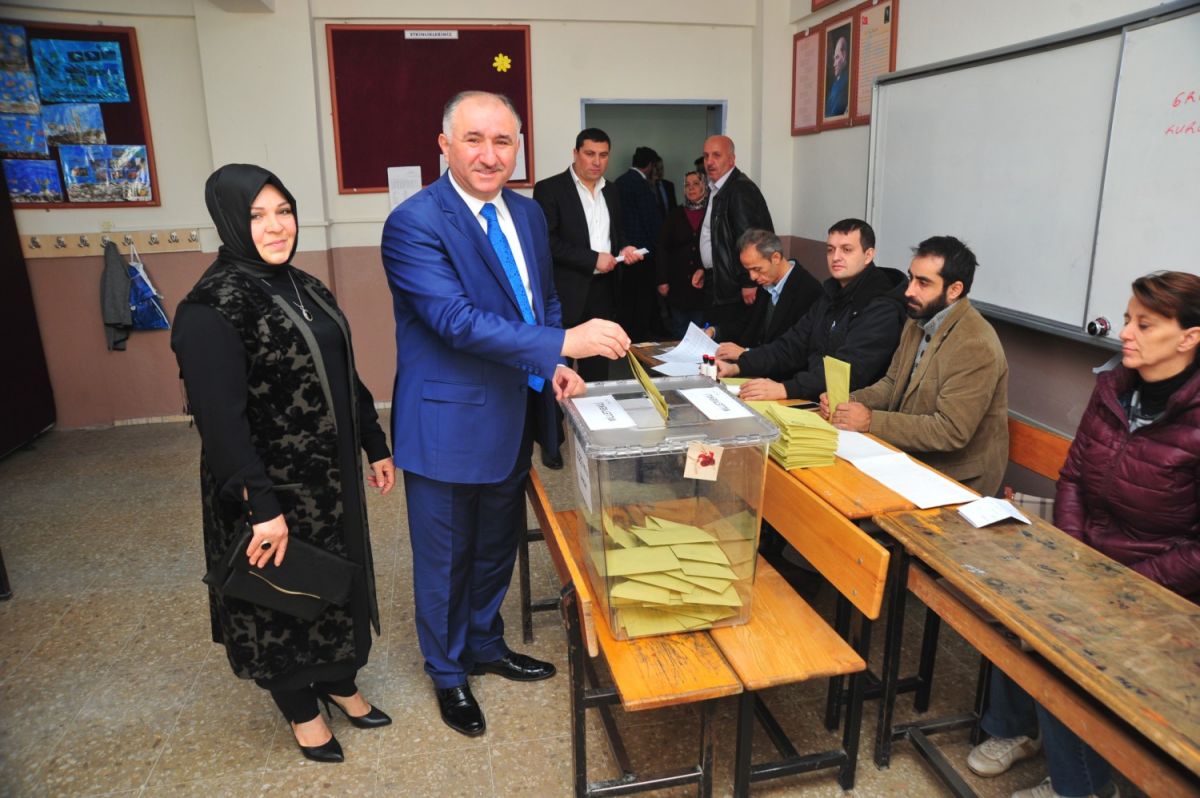 BAŞKAN ÇAĞLAYAN SANDIK BAŞINDA 