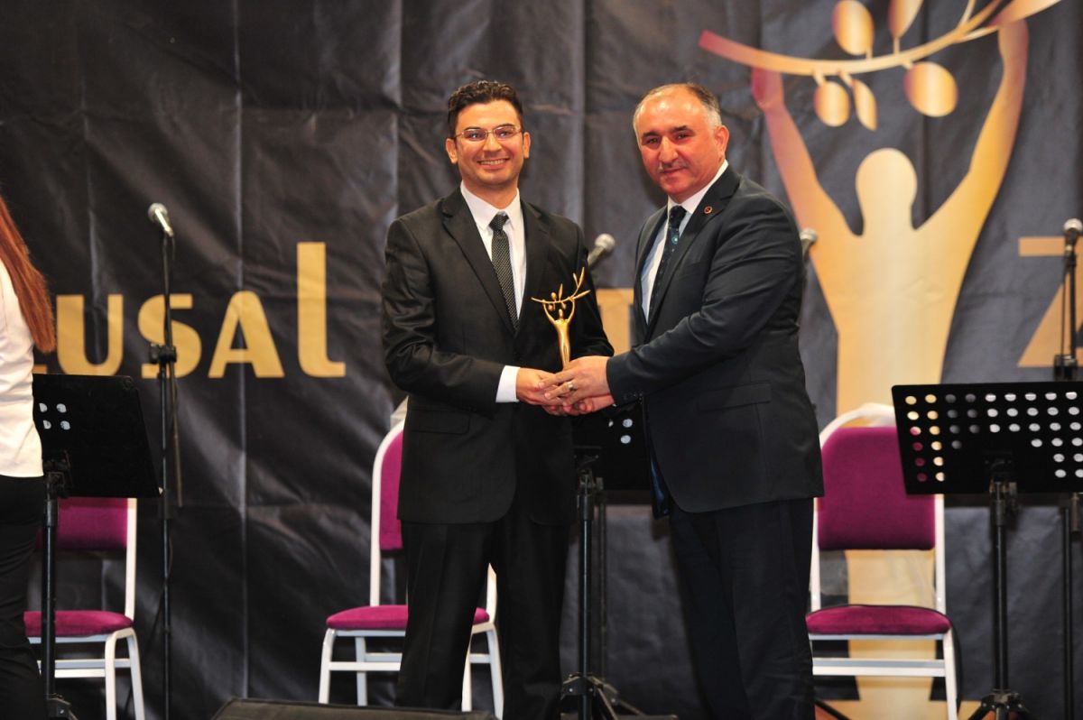 1.ALTIN ZEYTİN ÖDÜL TÖRENİ DÜZENLENDİ 