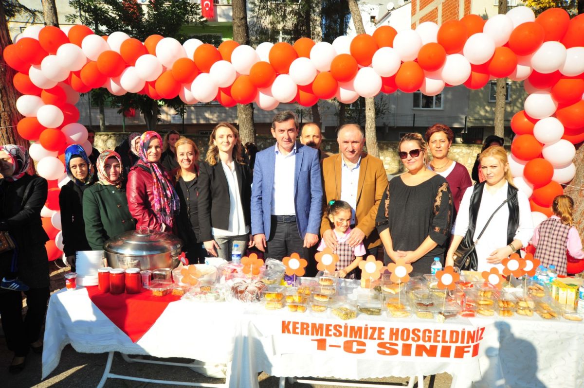 BAŞKAN ATATÜRK İLKÖĞRETİM OKULU KERMESİNİ ZİYARET ETTİ 