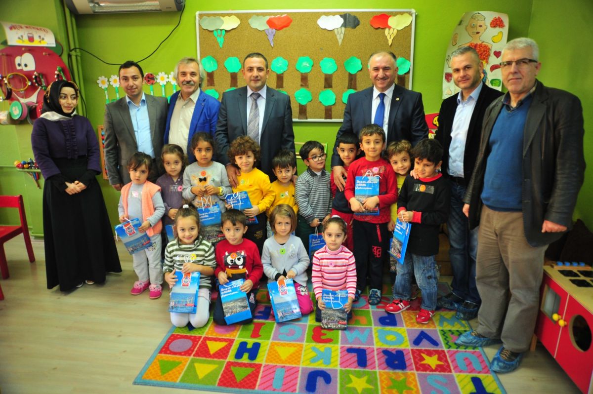 AĞIZ VE DİŞ SAĞLIĞI HAFTASINDA MİNİKLERE HEDİYE 